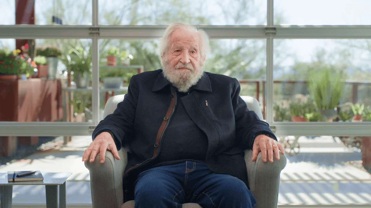 Independent thinking and media influence with Noam Chomsky